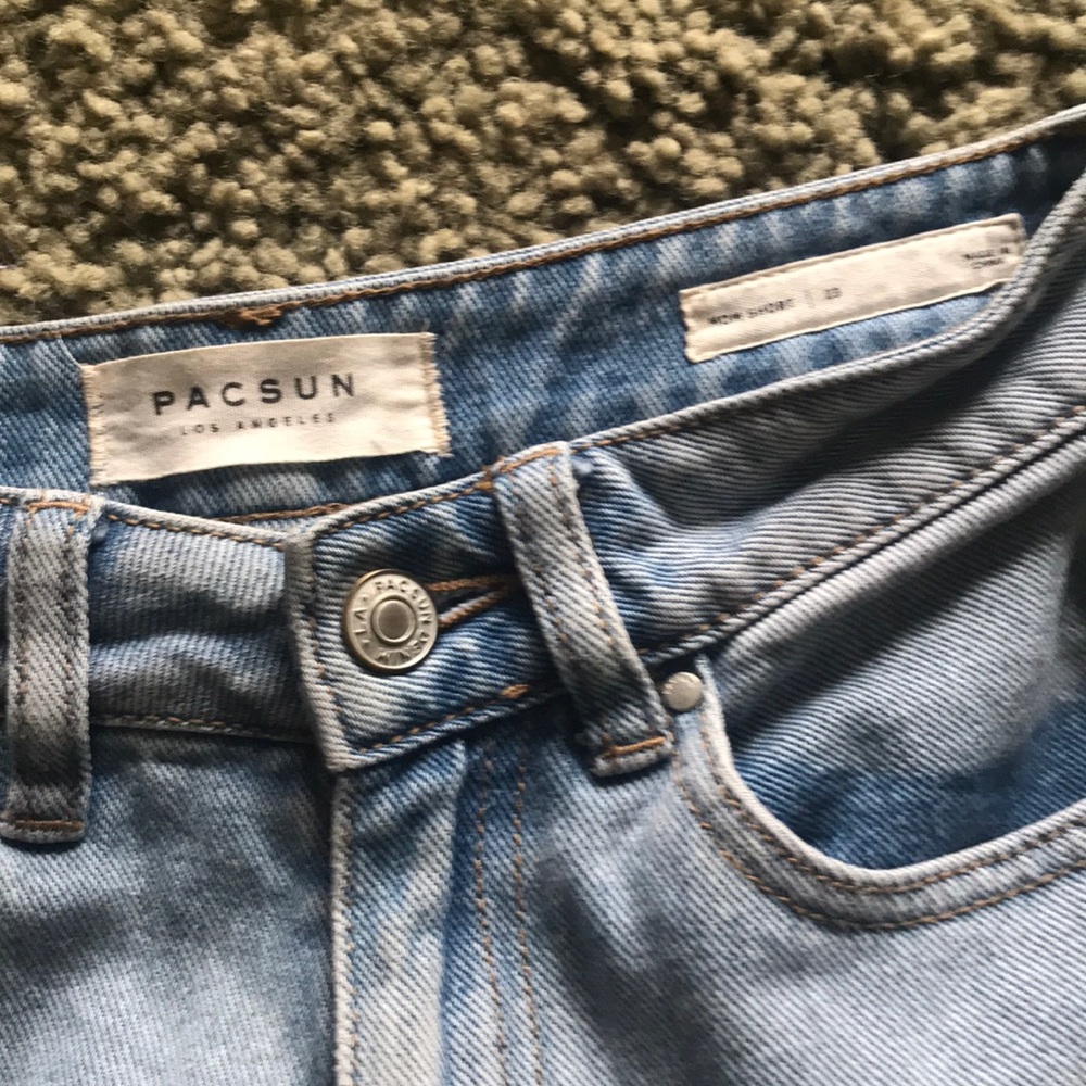 Shorts - Picture 2 of 3